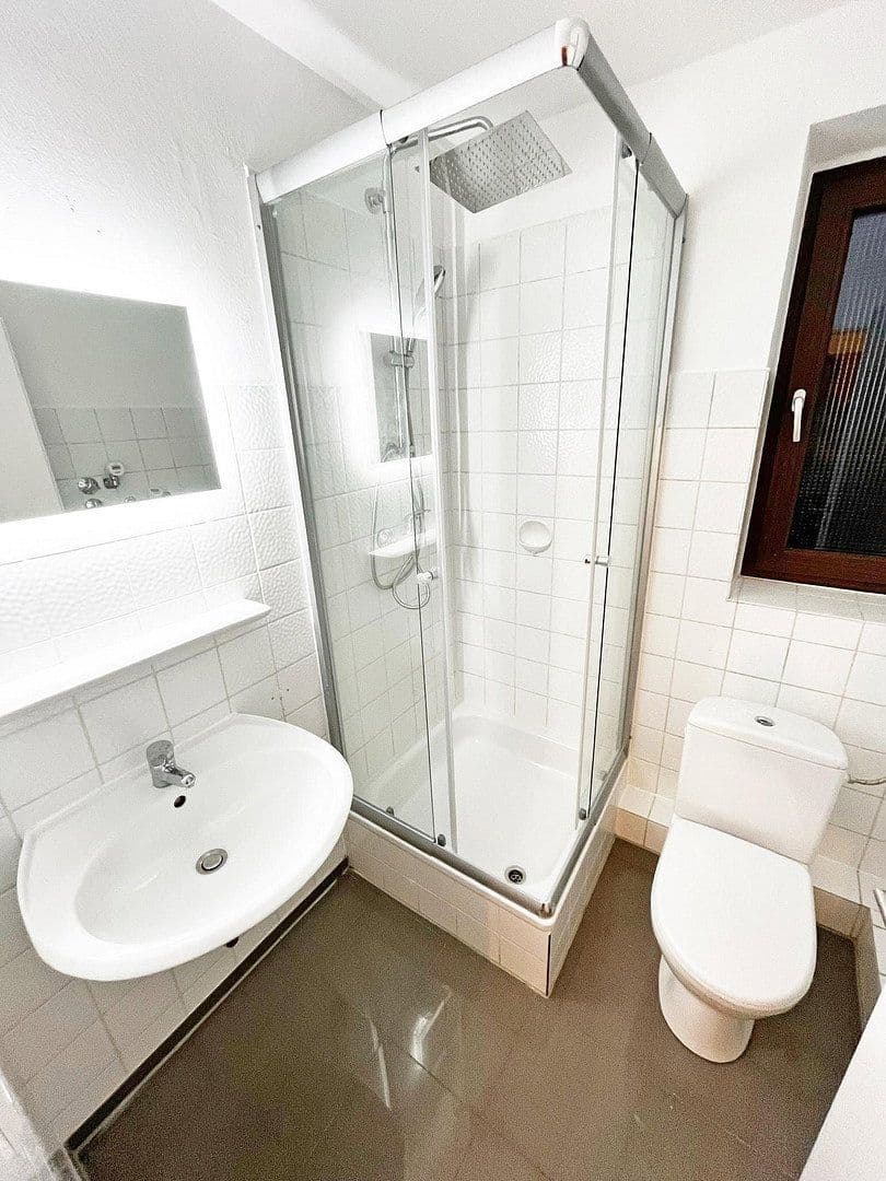 Pronájem bytu 1+kk 44 m², Stuttgart, Bádensko-Württembersko Pronájem bytu 1+kk 44 m², Stuttgart, Bádensko-Württembersko