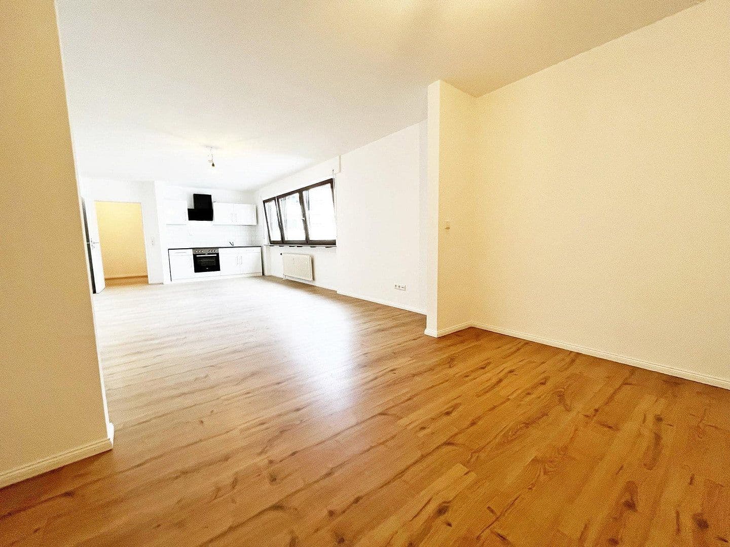 Pronájem bytu 1+kk 44 m², Stuttgart, Bádensko-Württembersko Pronájem bytu 1+kk 44 m², Stuttgart, Bádensko-Württembersko
