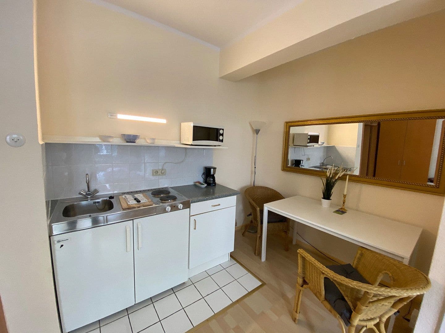 Pronájem bytu 1+1 27 m², Cantadorstraße 21, Düsseldorf, Severní Porýní-Vestfálsko Pronájem bytu 1+1 27 m², Cantadorstraße 21, Düsseldorf, Severní Porýní-Vestfálsko