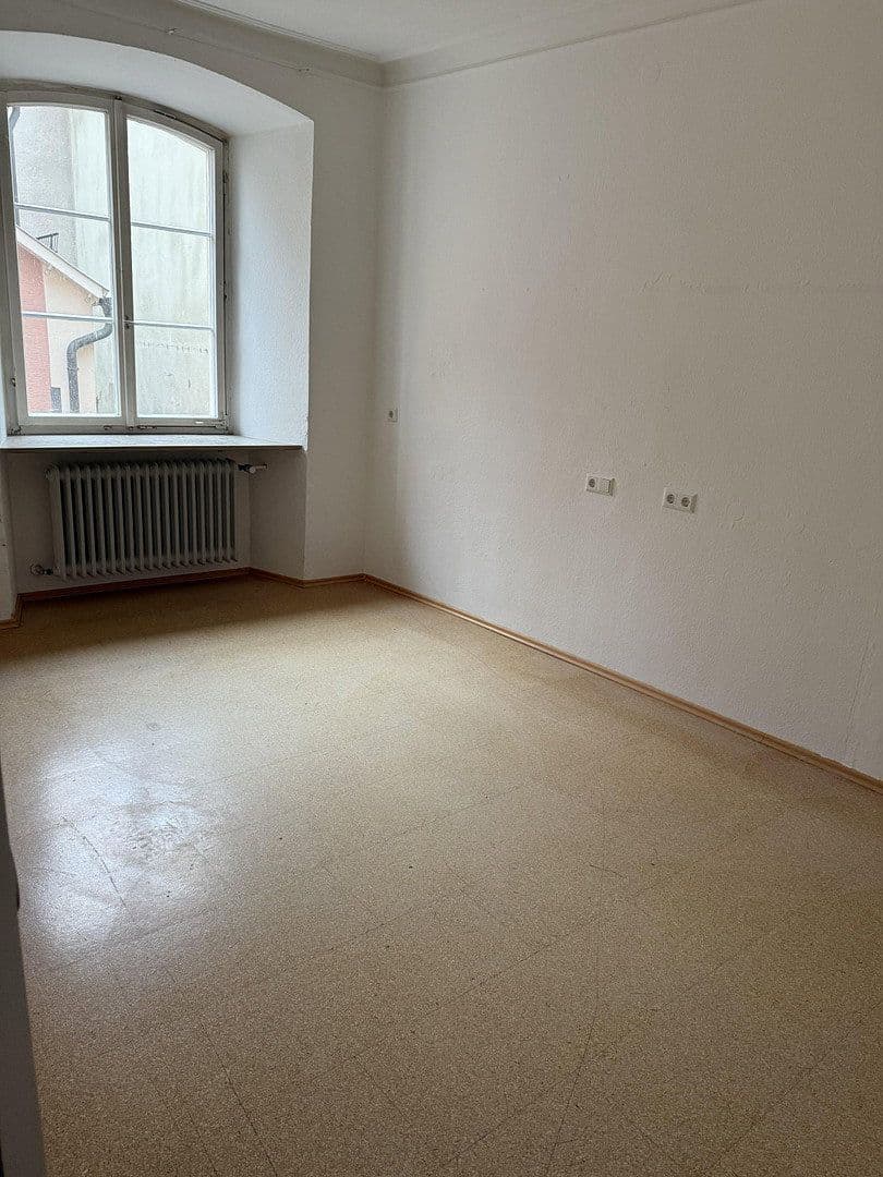 Pronájem bytu 6+1 125 m², Spitalstraße 17, Ellwangen (Jagst), Bádensko-Württembersko Pronájem bytu 6+1 125 m², Spitalstraße 17, Ellwangen (Jagst), Bádensko-Württembersko