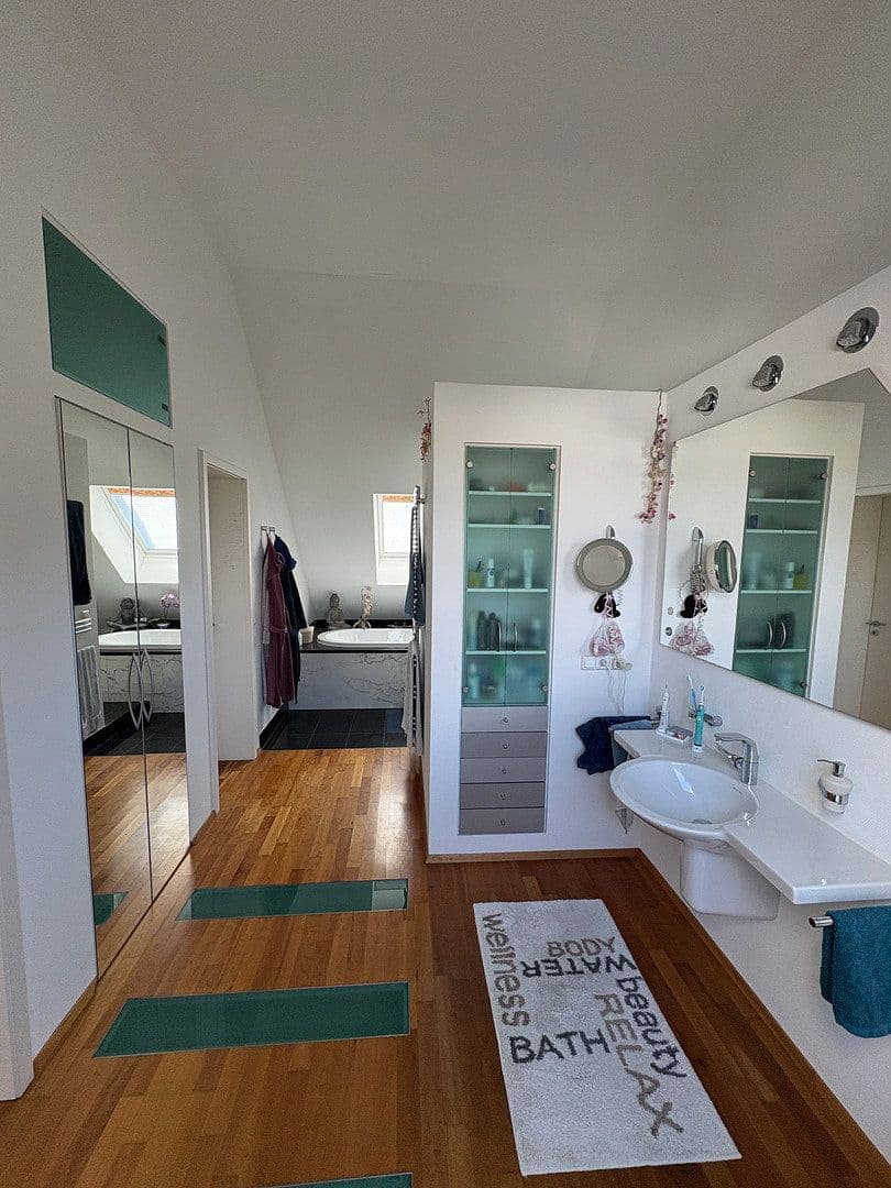 Prodej bytu 4+1 178 m², Kreuzstr. 22, Karlsruhe, Bádensko-Württembersko Prodej bytu 4+1 178 m², Kreuzstr. 22, Karlsruhe, Bádensko-Württembersko