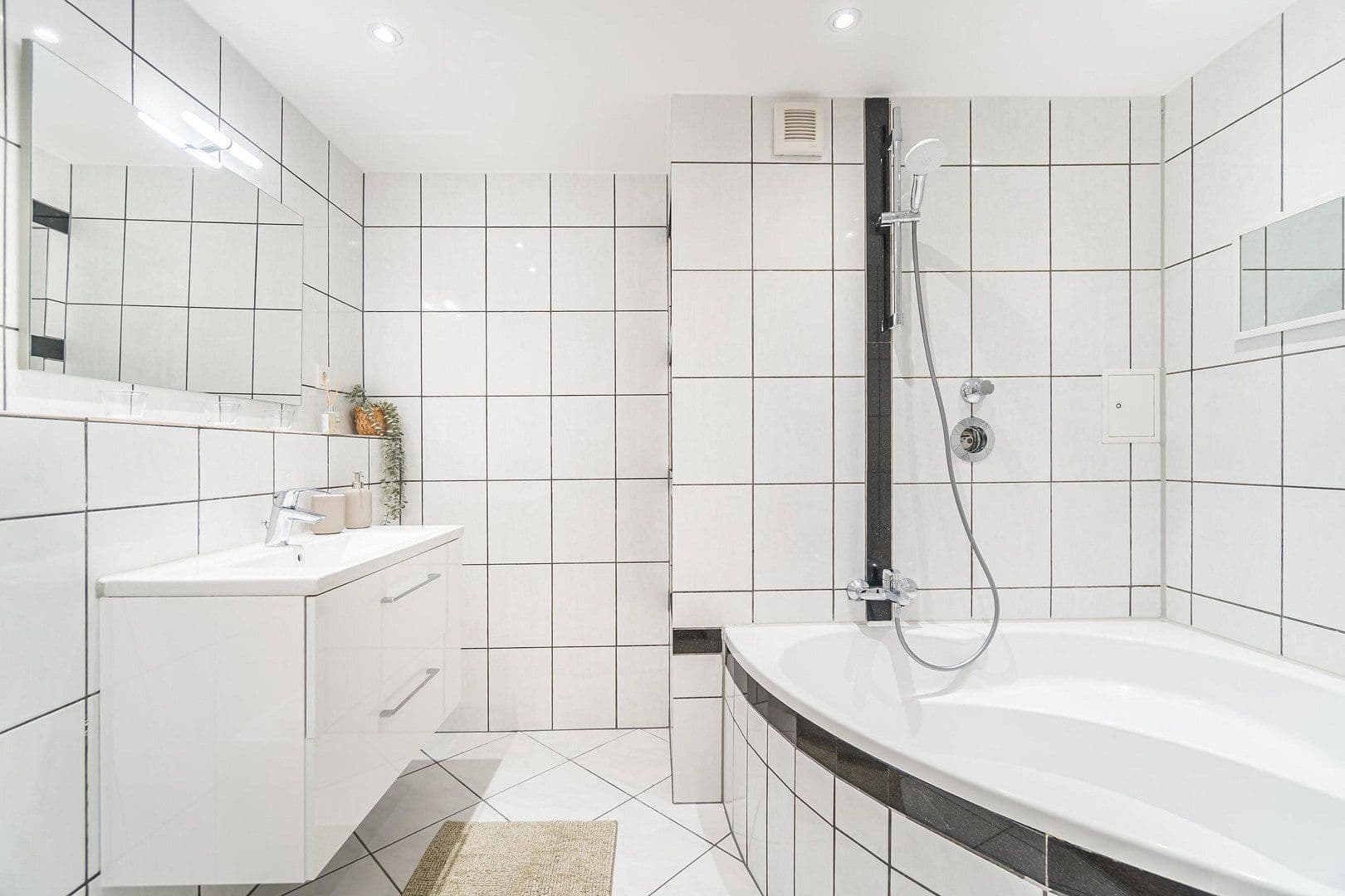 Prodej bytu 3+1 89 m², Flachsbleiche 70, Kaarst, Severní Porýní-Vestfálsko Prodej bytu 3+1 89 m², Flachsbleiche 70, Kaarst, Severní Porýní-Vestfálsko
