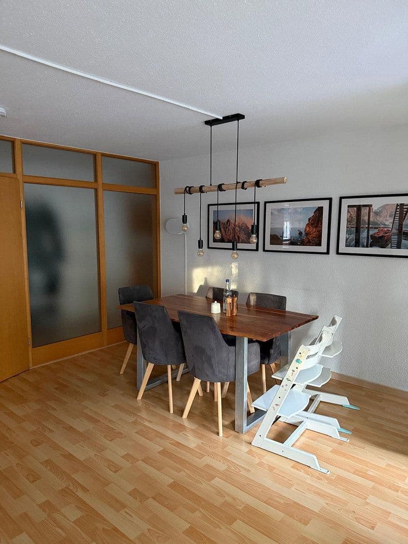 Pronájem bytu 4+1 102 m², Weinstadt, Bádensko-Württembersko Pronájem bytu 4+1 102 m², Weinstadt, Bádensko-Württembersko