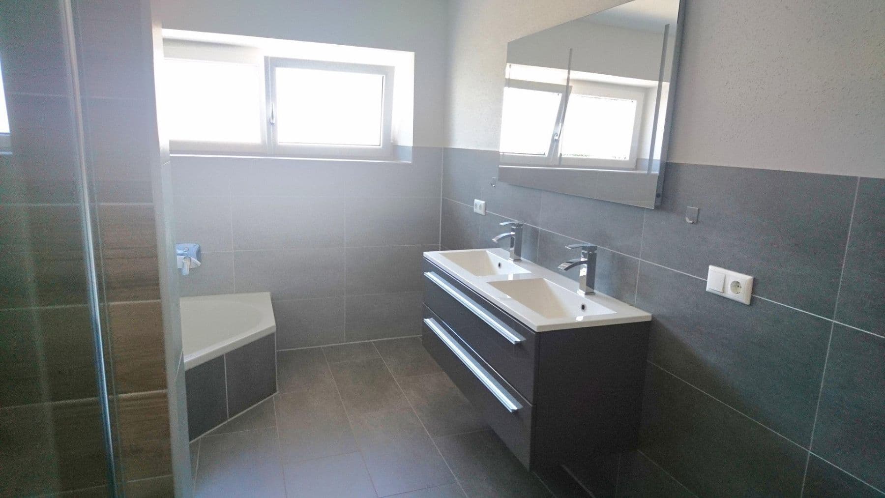 Pronájem domu 120 m², pozemek 150 m², Fichtenweg 11 b, Hochburg-Ach, Horní Rakousko Pronájem domu 120 m², pozemek 150 m², Fichtenweg 11 b, Hochburg-Ach, Horní Rakousko