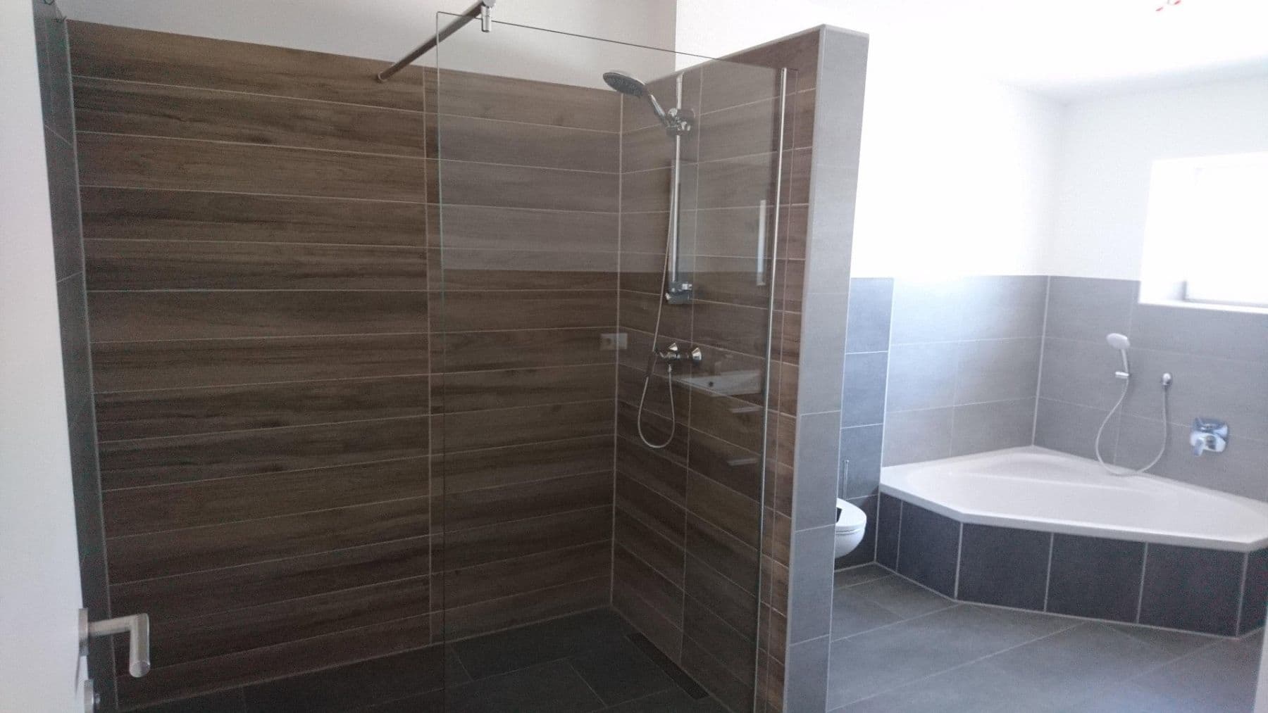 Pronájem domu 120 m², pozemek 150 m², Fichtenweg 11 b, Hochburg-Ach, Horní Rakousko Pronájem domu 120 m², pozemek 150 m², Fichtenweg 11 b, Hochburg-Ach, Horní Rakousko