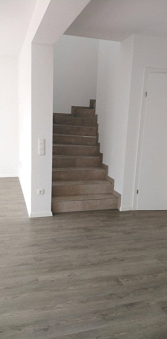 Pronájem domu 120 m², pozemek 150 m², Fichtenweg 11 b, Hochburg-Ach, Horní Rakousko Pronájem domu 120 m², pozemek 150 m², Fichtenweg 11 b, Hochburg-Ach, Horní Rakousko