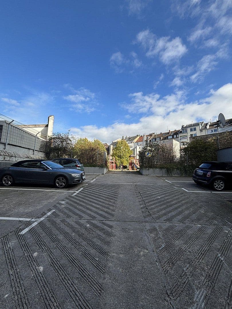 Pronájem garáže, Kölnerstr 44, Düsseldorf, Severní Porýní-Vestfálsko Pronájem garáže, Kölnerstr 44, Düsseldorf, Severní Porýní-Vestfálsko
