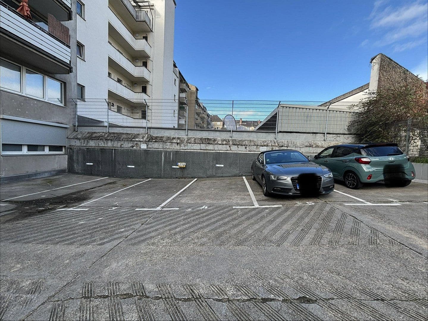 Pronájem garáže, Kölnerstr 44, Düsseldorf, Severní Porýní-Vestfálsko Pronájem garáže, Kölnerstr 44, Düsseldorf, Severní Porýní-Vestfálsko