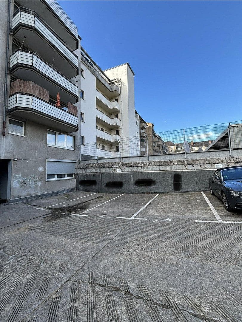 Pronájem garáže, Kölnerstr 44, Düsseldorf, Severní Porýní-Vestfálsko Pronájem garáže, Kölnerstr 44, Düsseldorf, Severní Porýní-Vestfálsko