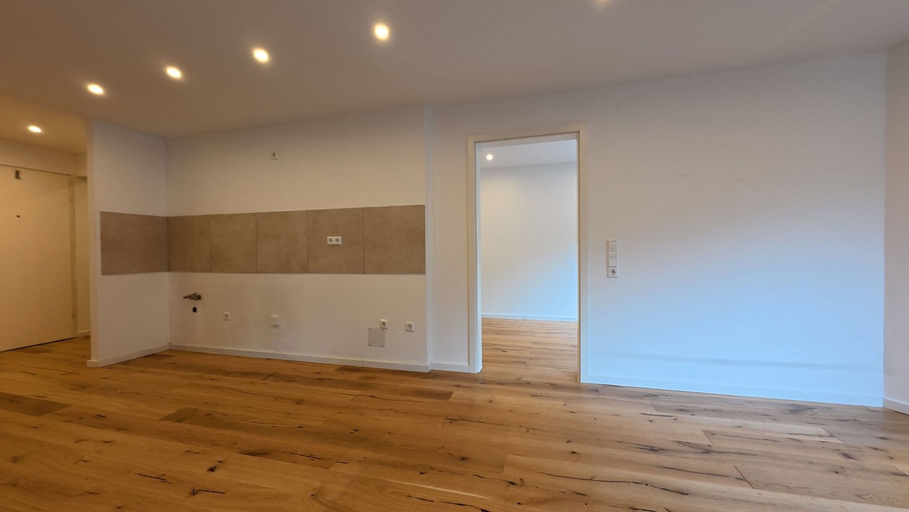 Pronájem bytu 3+1 68 m², Otto-Hahn-Platz 3, Heidelberg, Bádensko-Württembersko Pronájem bytu 3+1 68 m², Otto-Hahn-Platz 3, Heidelberg, Bádensko-Württembersko
