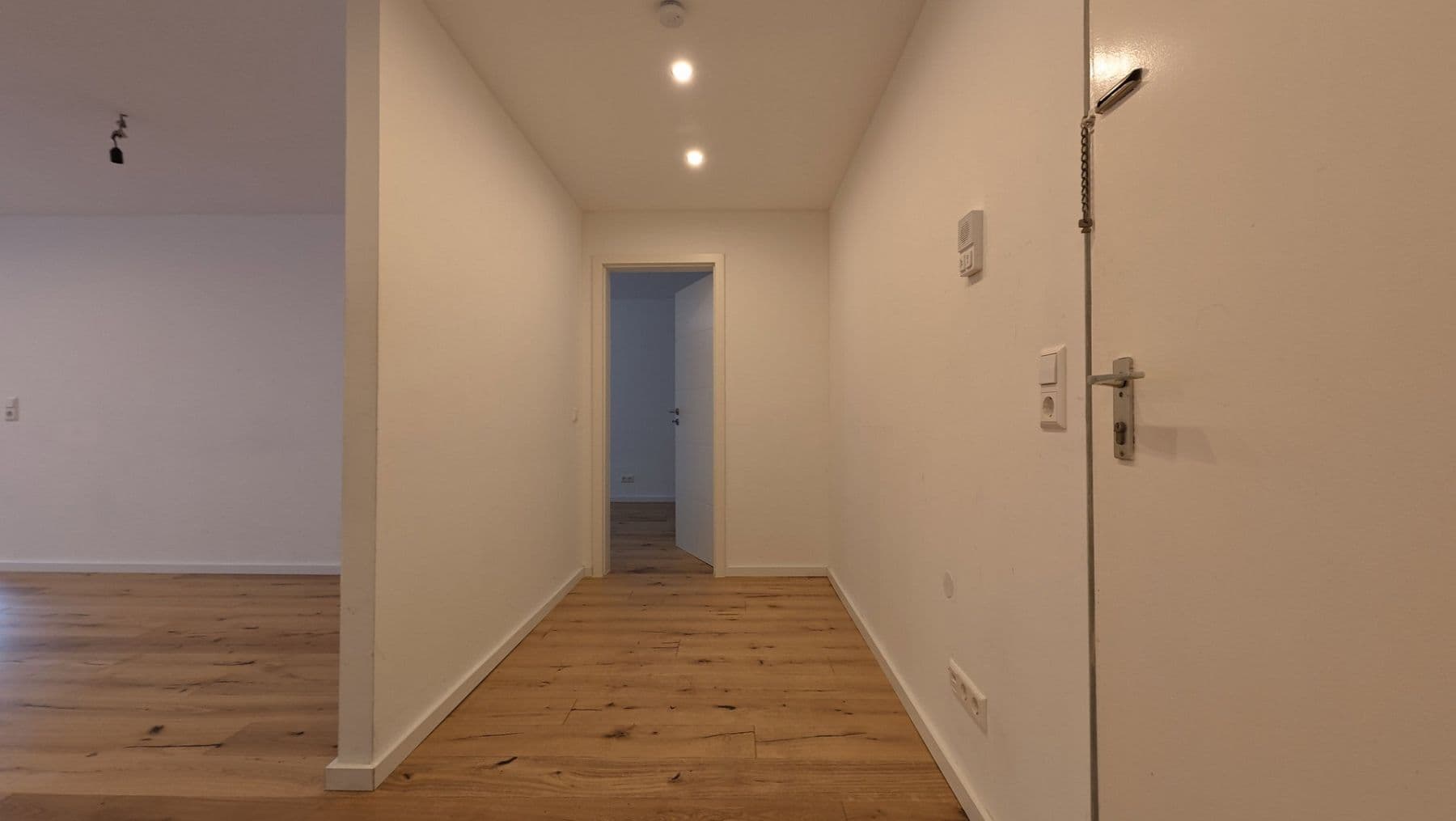 Pronájem bytu 3+1 68 m², Otto-Hahn-Platz 3, Heidelberg, Bádensko-Württembersko Pronájem bytu 3+1 68 m², Otto-Hahn-Platz 3, Heidelberg, Bádensko-Württembersko