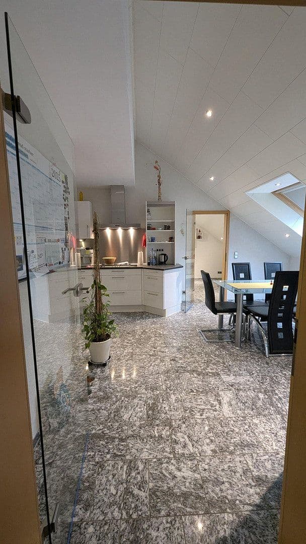 Pronájem bytu 4+1 186 m², Flörsheim-Dalsheim, Porýní-Falc Pronájem bytu 4+1 186 m², Flörsheim-Dalsheim, Porýní-Falc