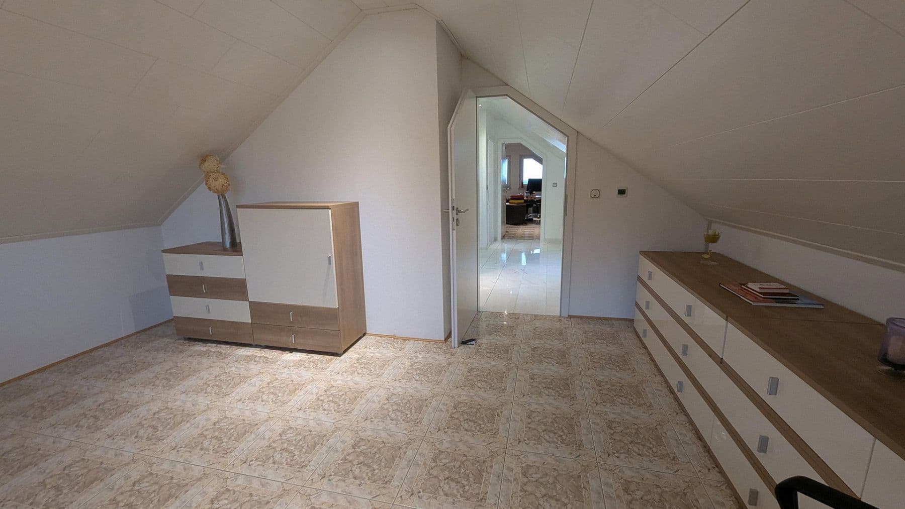 Pronájem bytu 4+1 186 m², Flörsheim-Dalsheim, Porýní-Falc Pronájem bytu 4+1 186 m², Flörsheim-Dalsheim, Porýní-Falc