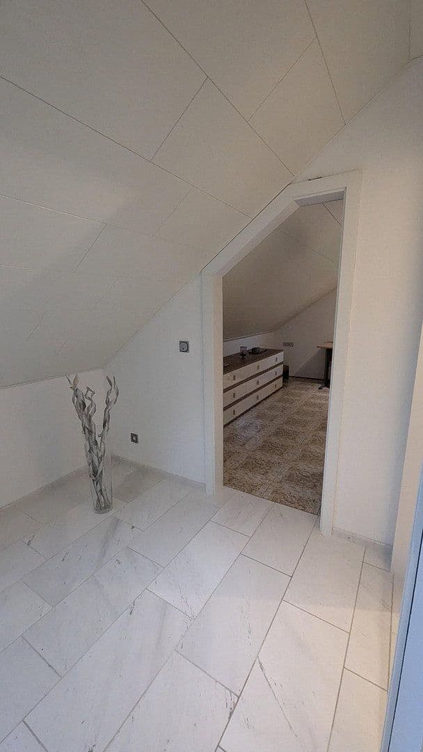 Pronájem bytu 4+1 186 m², Flörsheim-Dalsheim, Porýní-Falc Pronájem bytu 4+1 186 m², Flörsheim-Dalsheim, Porýní-Falc