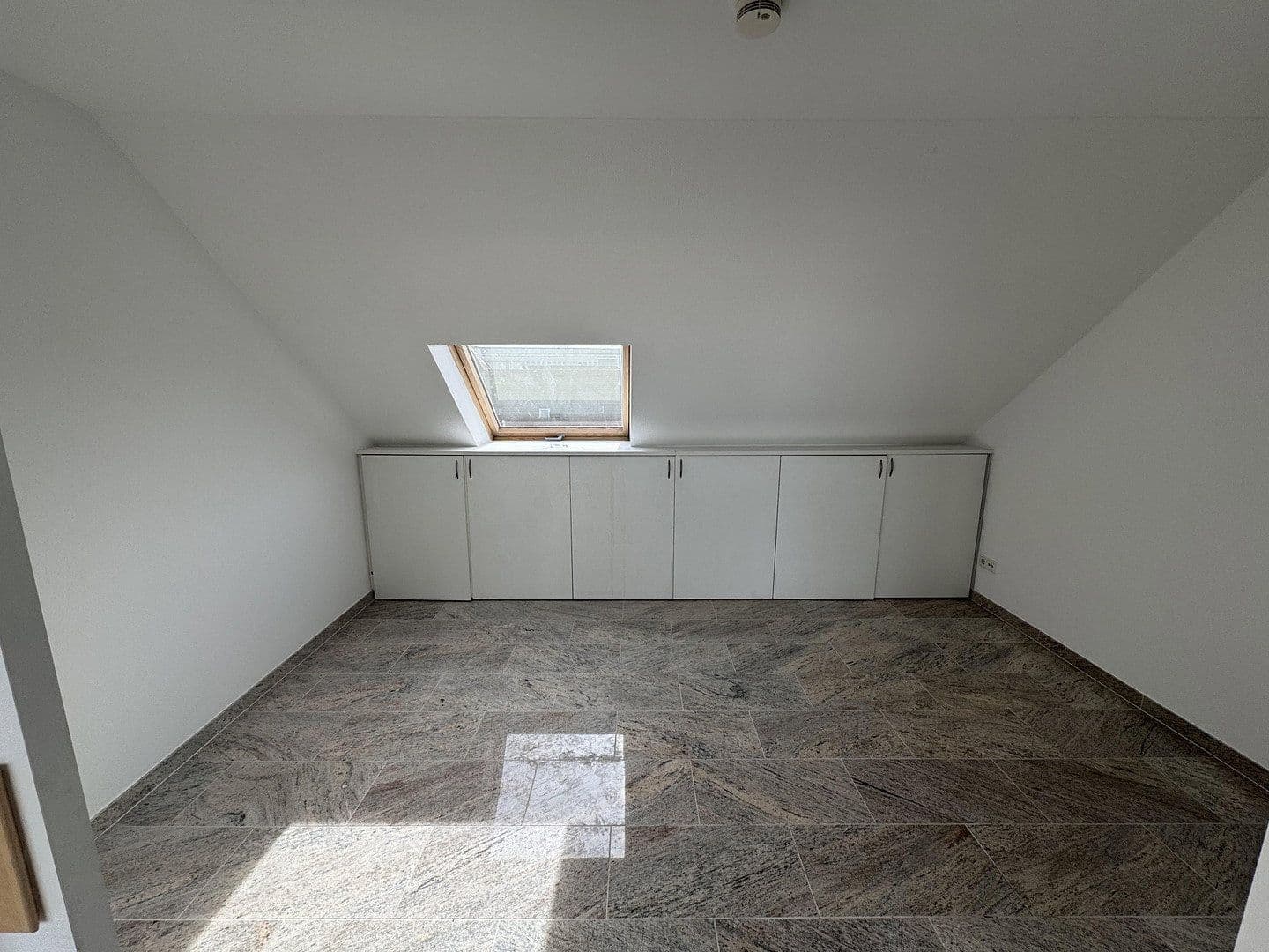 Pronájem bytu 3+1 123 m², Köln, Severní Porýní-Vestfálsko Pronájem bytu 3+1 123 m², Köln, Severní Porýní-Vestfálsko