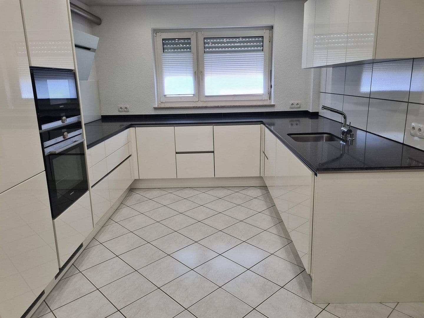 Pronájem bytu 4+1 115 m², Fellbach, Bádensko-Württembersko Pronájem bytu 4+1 115 m², Fellbach, Bádensko-Württembersko