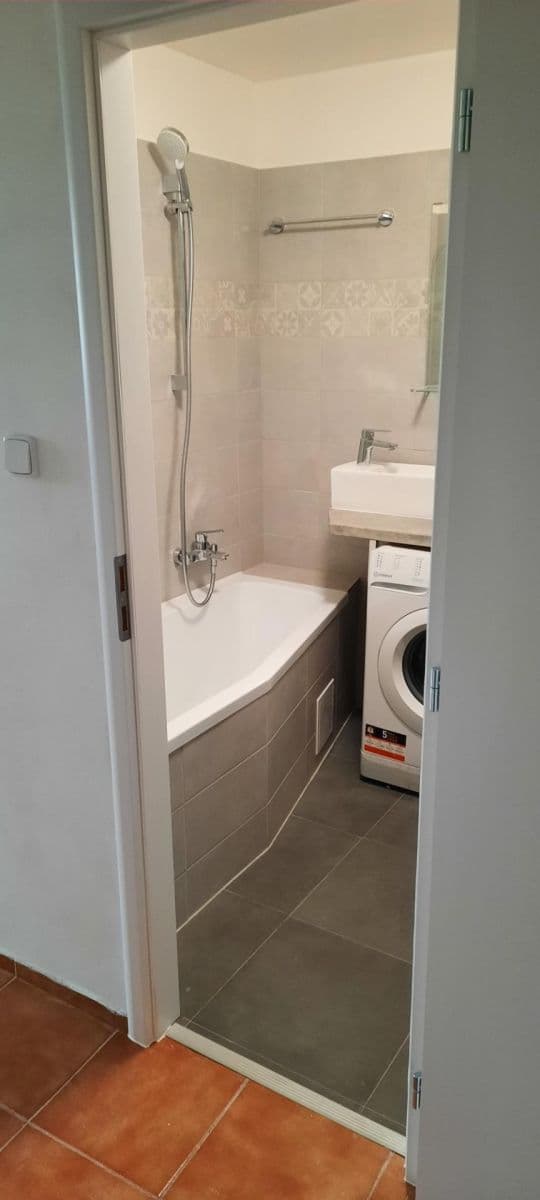 Pronájem bytu 2+kk 40 m², U Sluncové, Praha, Praha Pronájem bytu 2+kk 40 m², U Sluncové, Praha, Praha