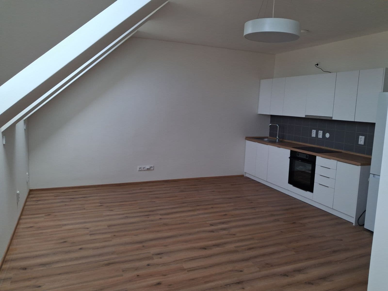 Pronájem bytu 2+kk 49 m², Revoluční, Šestajovice, Středočeský kraj Pronájem bytu 2+kk 49 m², Revoluční, Šestajovice, Středočeský kraj