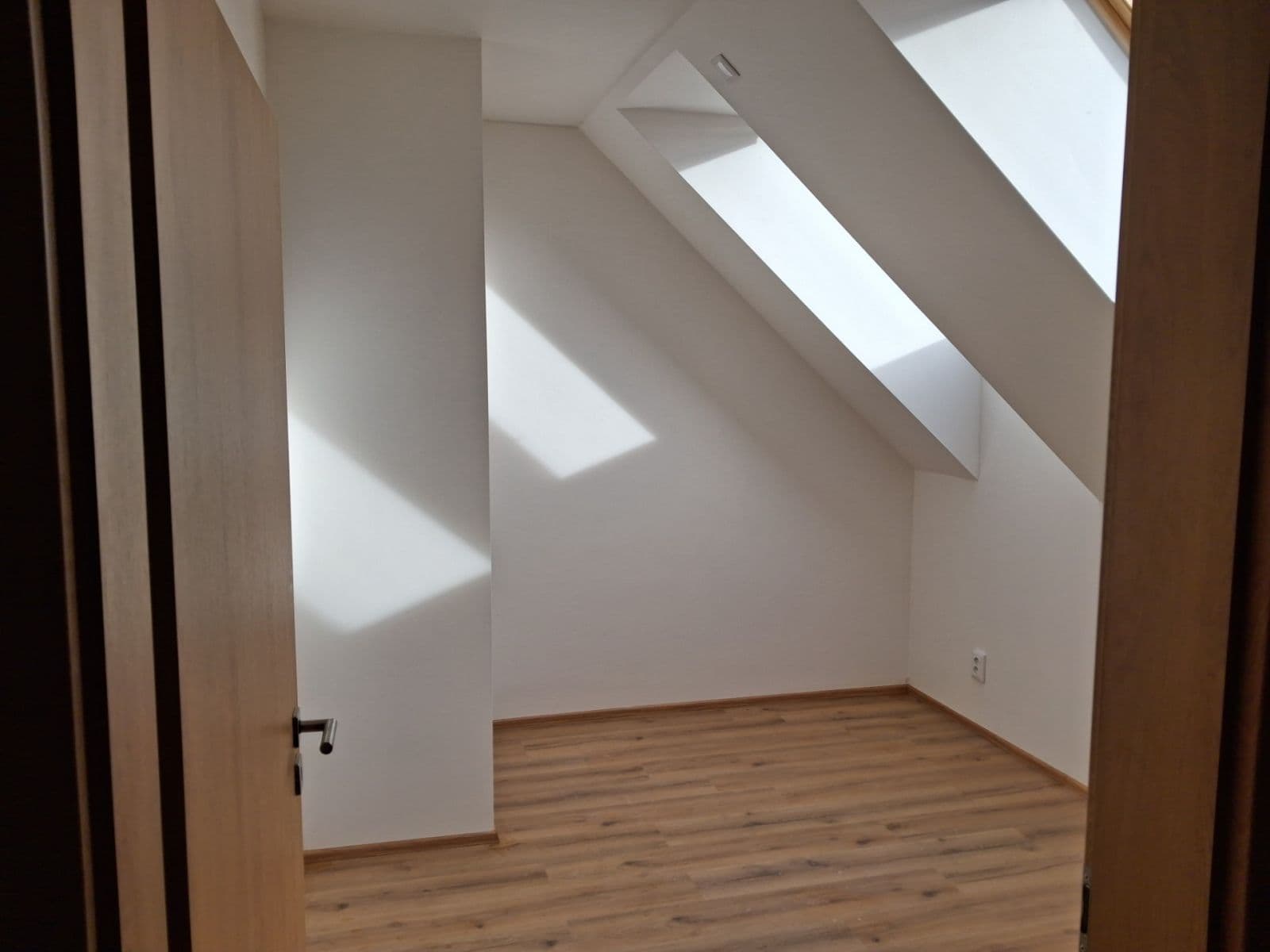 Pronájem bytu 2+kk 49 m², Revoluční, Šestajovice, Středočeský kraj Pronájem bytu 2+kk 49 m², Revoluční, Šestajovice, Středočeský kraj