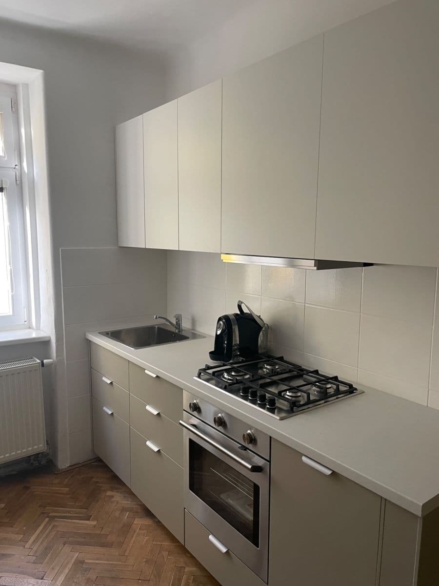 Pronájem bytu 2+1 45 m², Bukureštská, Bratislava - mestská časť Staré Mesto, Bratislavský kraj Pronájem bytu 2+1 45 m², Bukureštská, Bratislava - mestská časť Staré Mesto, Bratislavský kraj