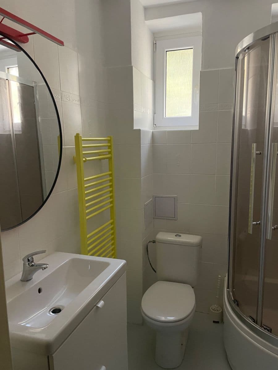 Pronájem bytu 2+1 45 m², Bukureštská, Bratislava - mestská časť Staré Mesto, Bratislavský kraj Pronájem bytu 2+1 45 m², Bukureštská, Bratislava - mestská časť Staré Mesto, Bratislavský kraj