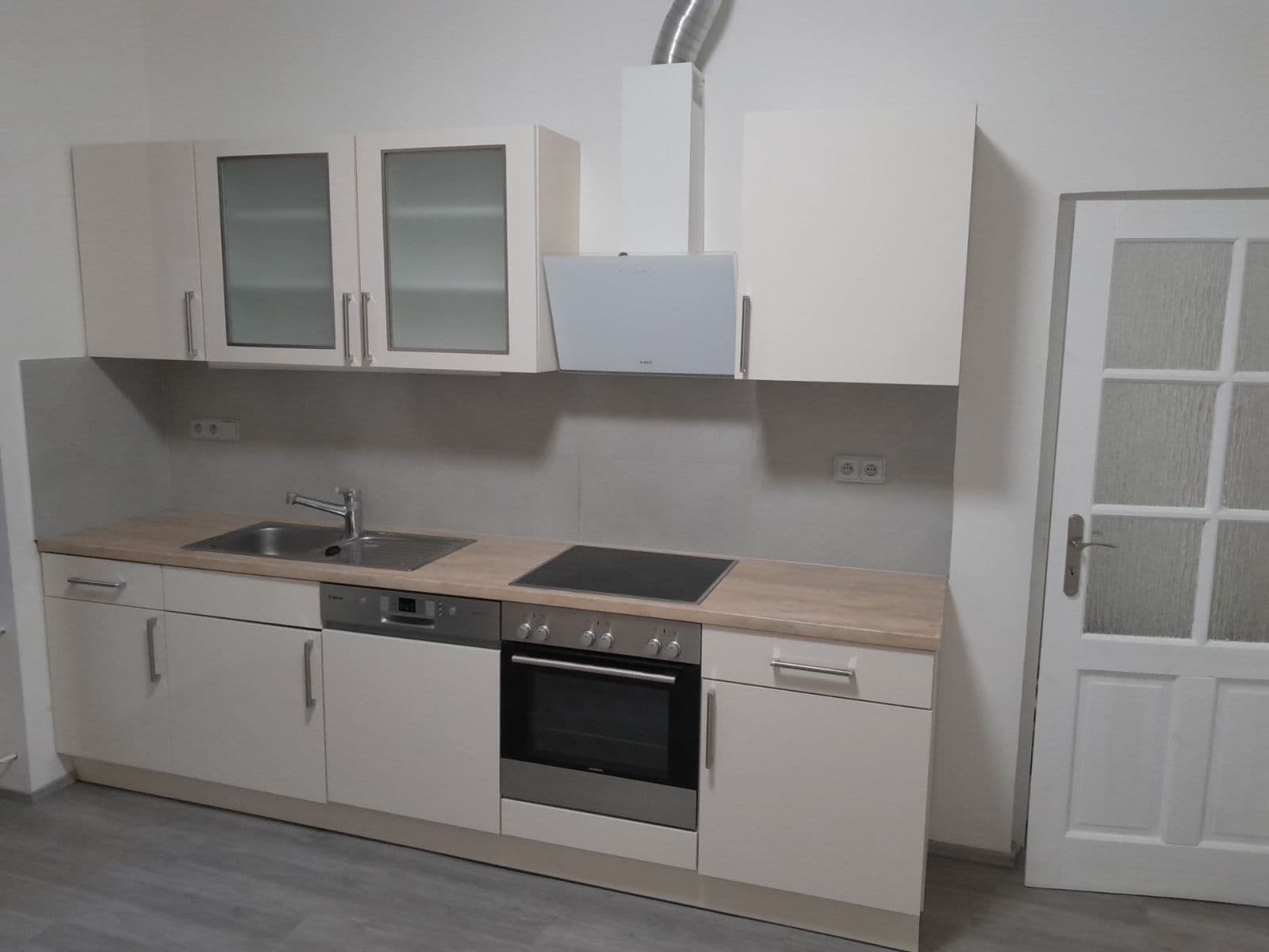Pronájem bytu 2+1 64 m², Viktora Huga, Praha, Praha Pronájem bytu 2+1 64 m², Viktora Huga, Praha, Praha