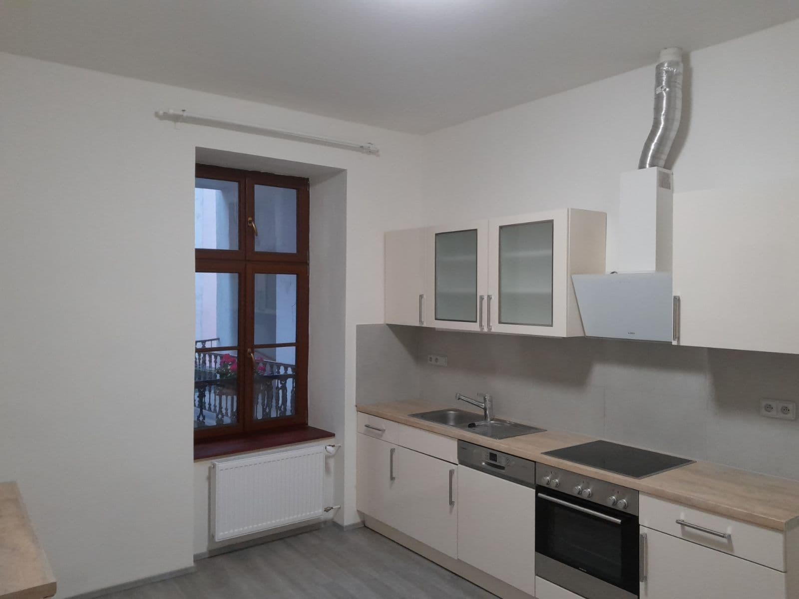 Pronájem bytu 2+1 64 m², Viktora Huga, Praha, Praha Pronájem bytu 2+1 64 m², Viktora Huga, Praha, Praha