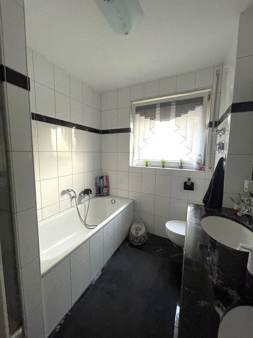 Pronájem bytu 3+1 78 m², Schützenstraße 111, Bottrop, Severní Porýní-Vestfálsko Pronájem bytu 3+1 78 m², Schützenstraße 111, Bottrop, Severní Porýní-Vestfálsko