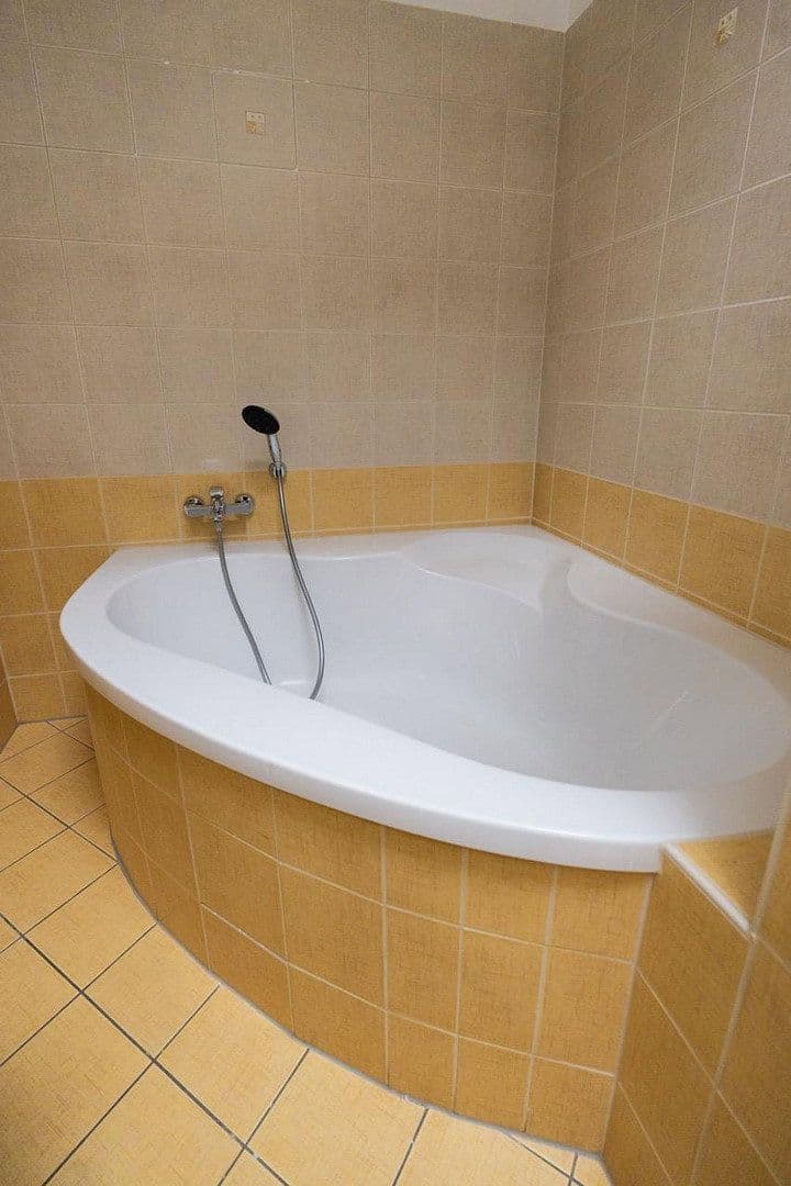 Prodej bytu 4+1 94 m², Lößnigerstraße 50, Leipzig, Sasko Prodej bytu 4+1 94 m², Lößnigerstraße 50, Leipzig, Sasko