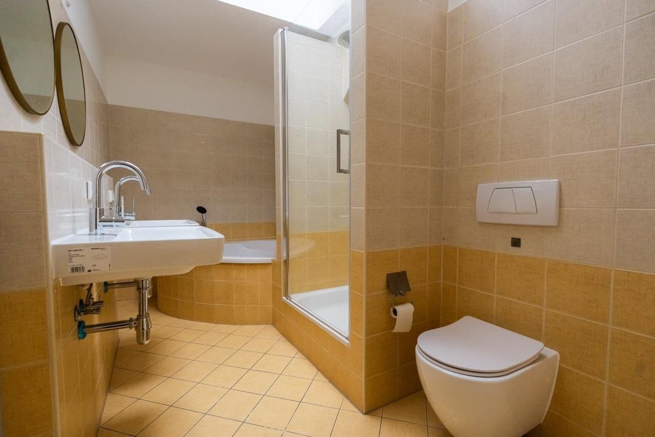 Prodej bytu 4+1 94 m², Lößnigerstraße 50, Leipzig, Sasko Prodej bytu 4+1 94 m², Lößnigerstraße 50, Leipzig, Sasko