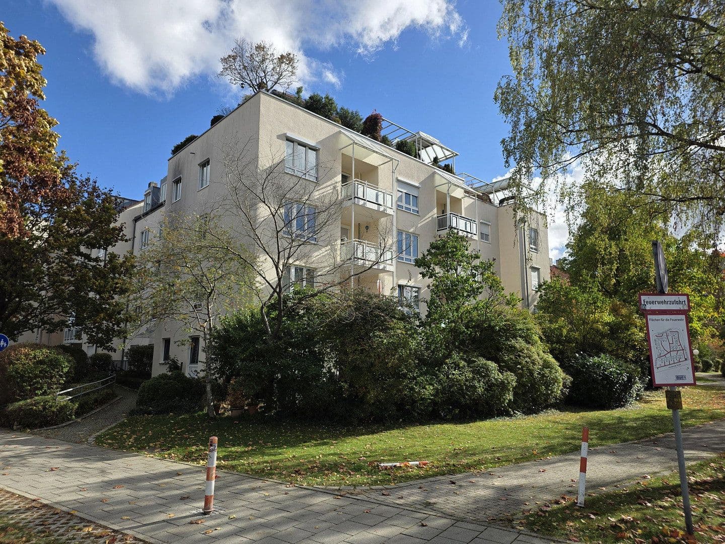 Pronájem bytu 3+1 81 m², Landsbergerstraße 37, Germering, Bavorsko Pronájem bytu 3+1 81 m², Landsbergerstraße 37, Germering, Bavorsko