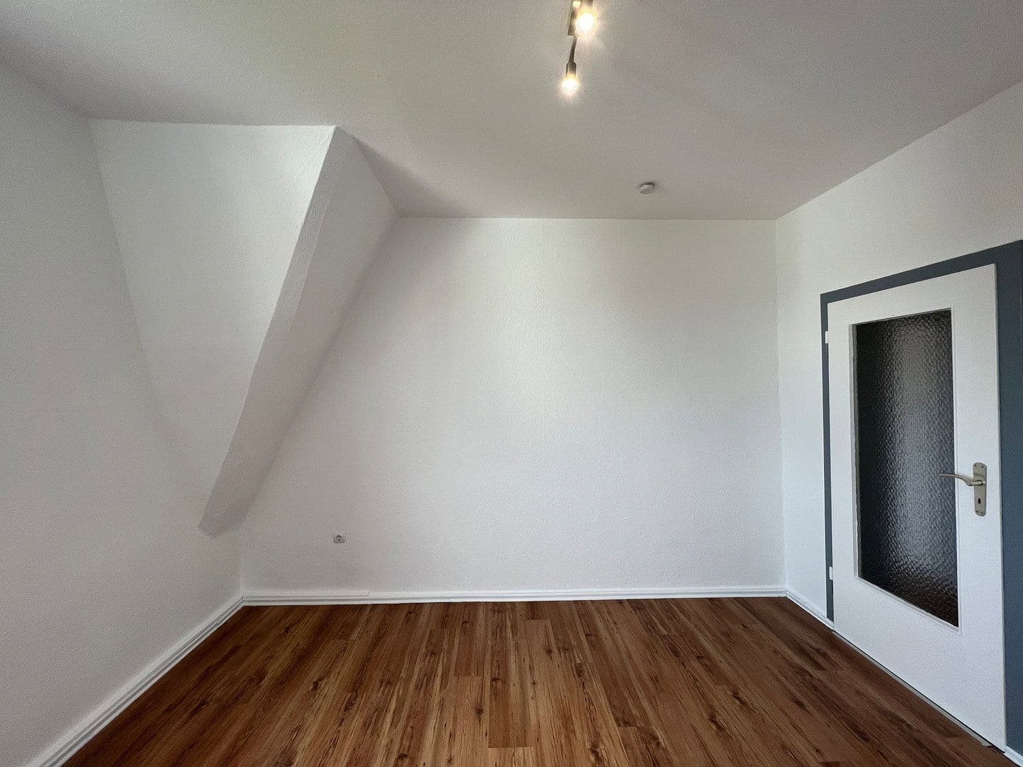 Pronájem bytu 2+kk 63 m², Hüttenstr. 7, Hattingen, Severní Porýní-Vestfálsko Pronájem bytu 2+kk 63 m², Hüttenstr. 7, Hattingen, Severní Porýní-Vestfálsko