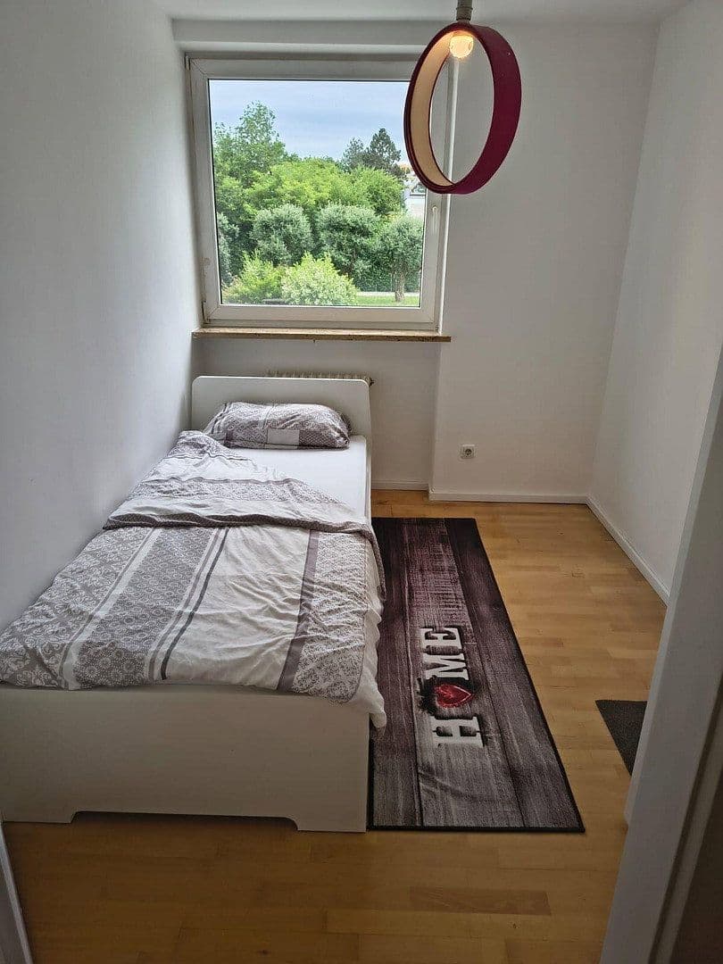 Pronájem bytu 3+1 80 m², Karl-Marx-Ring 92, München-Ramersdorf, Bavorsko Pronájem bytu 3+1 80 m², Karl-Marx-Ring 92, München-Ramersdorf, Bavorsko