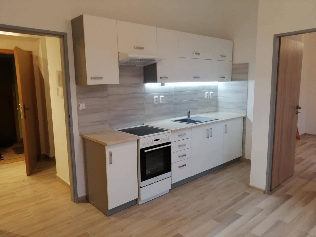 Pronájem bytu 2+kk 38 m², Buzulucká, Komárov, Středočeský kraj Pronájem bytu 2+kk 38 m², Buzulucká, Komárov, Středočeský kraj