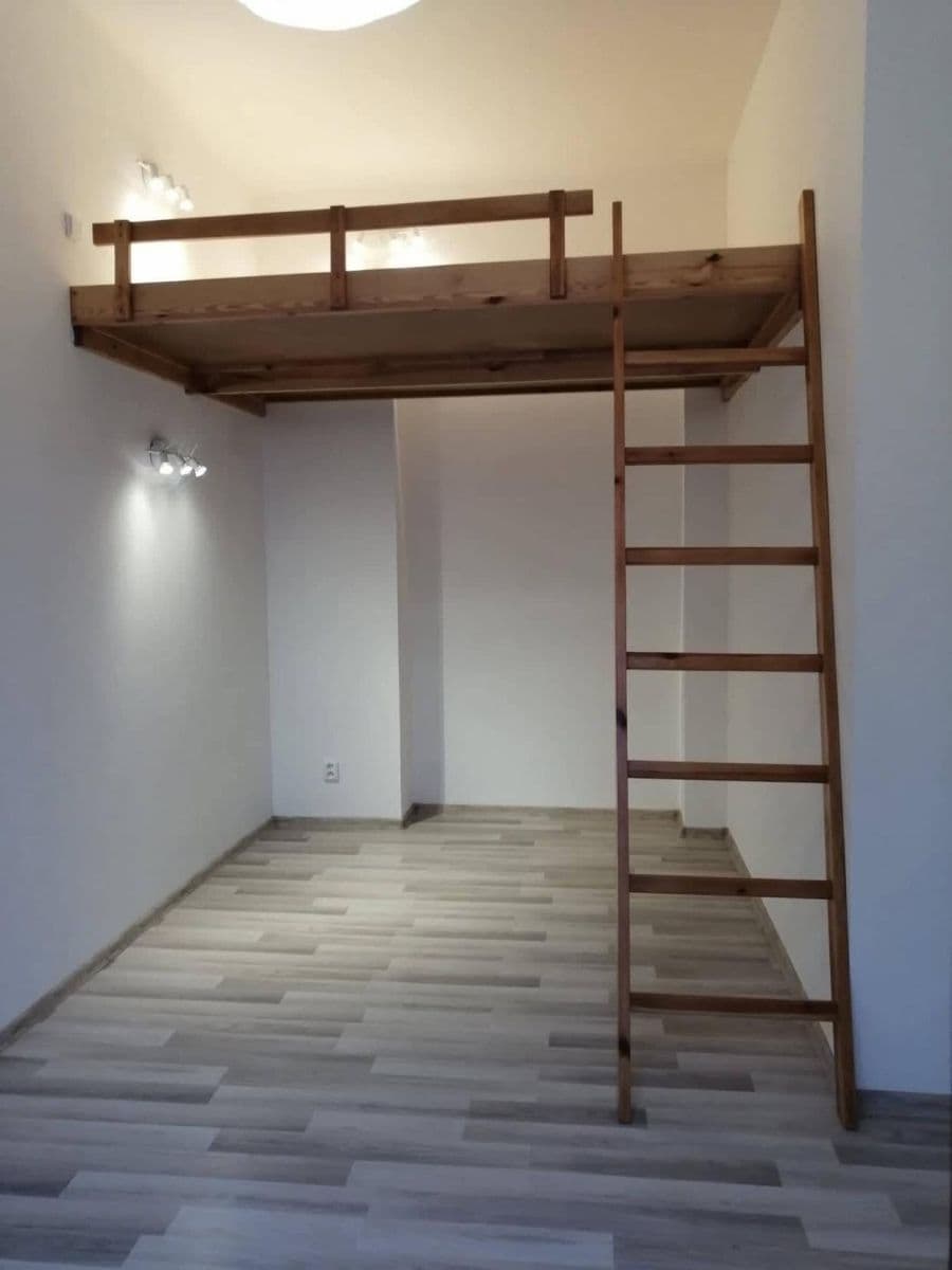 Pronájem bytu 2+kk 38 m², Buzulucká, Komárov, Středočeský kraj Pronájem bytu 2+kk 38 m², Buzulucká, Komárov, Středočeský kraj