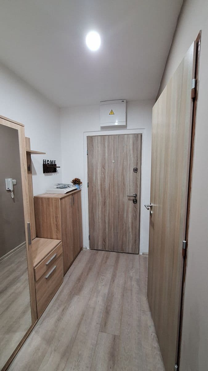 Pronájem bytu 2+kk 42 m², Zahradnická, Brandýs nad Labem-Stará Boleslav, Středočeský kraj Pronájem bytu 2+kk 42 m², Zahradnická, Brandýs nad Labem-Stará Boleslav, Středočeský kraj