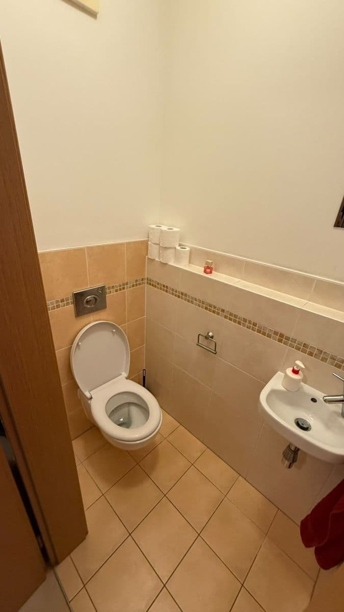 Pronájem bytu 3+kk 75 m², Lovčenská, Praha, Praha Pronájem bytu 3+kk 75 m², Lovčenská, Praha, Praha