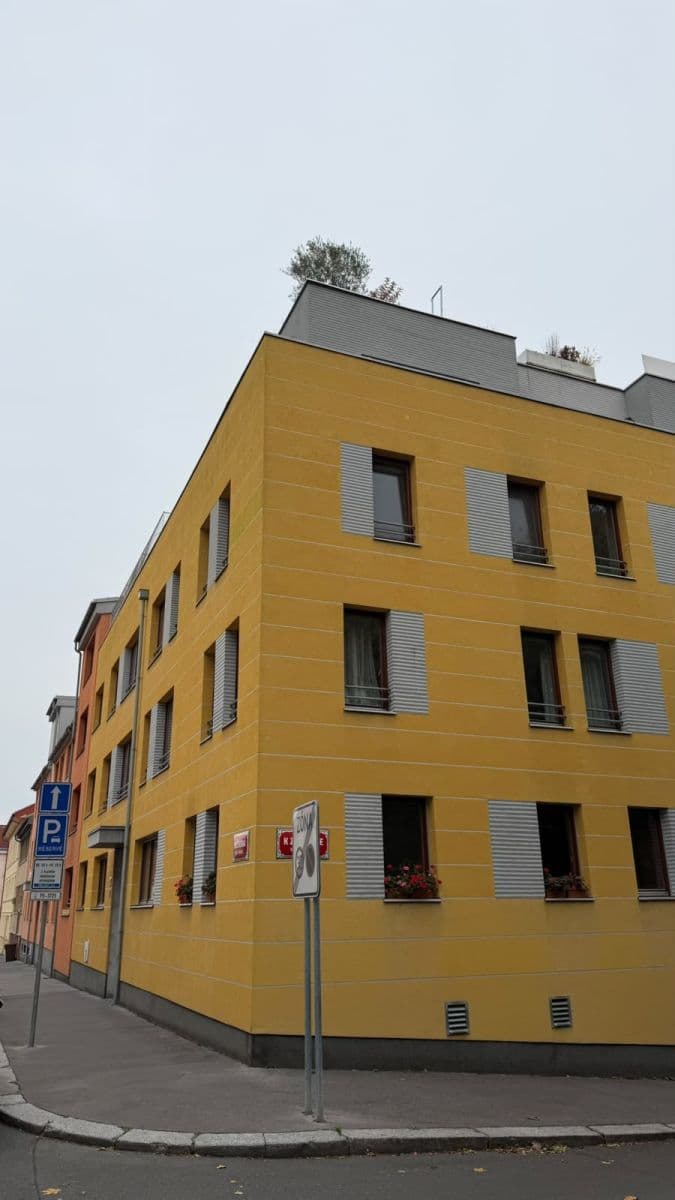 Pronájem bytu 3+kk 75 m², Lovčenská, Praha, Praha Pronájem bytu 3+kk 75 m², Lovčenská, Praha, Praha