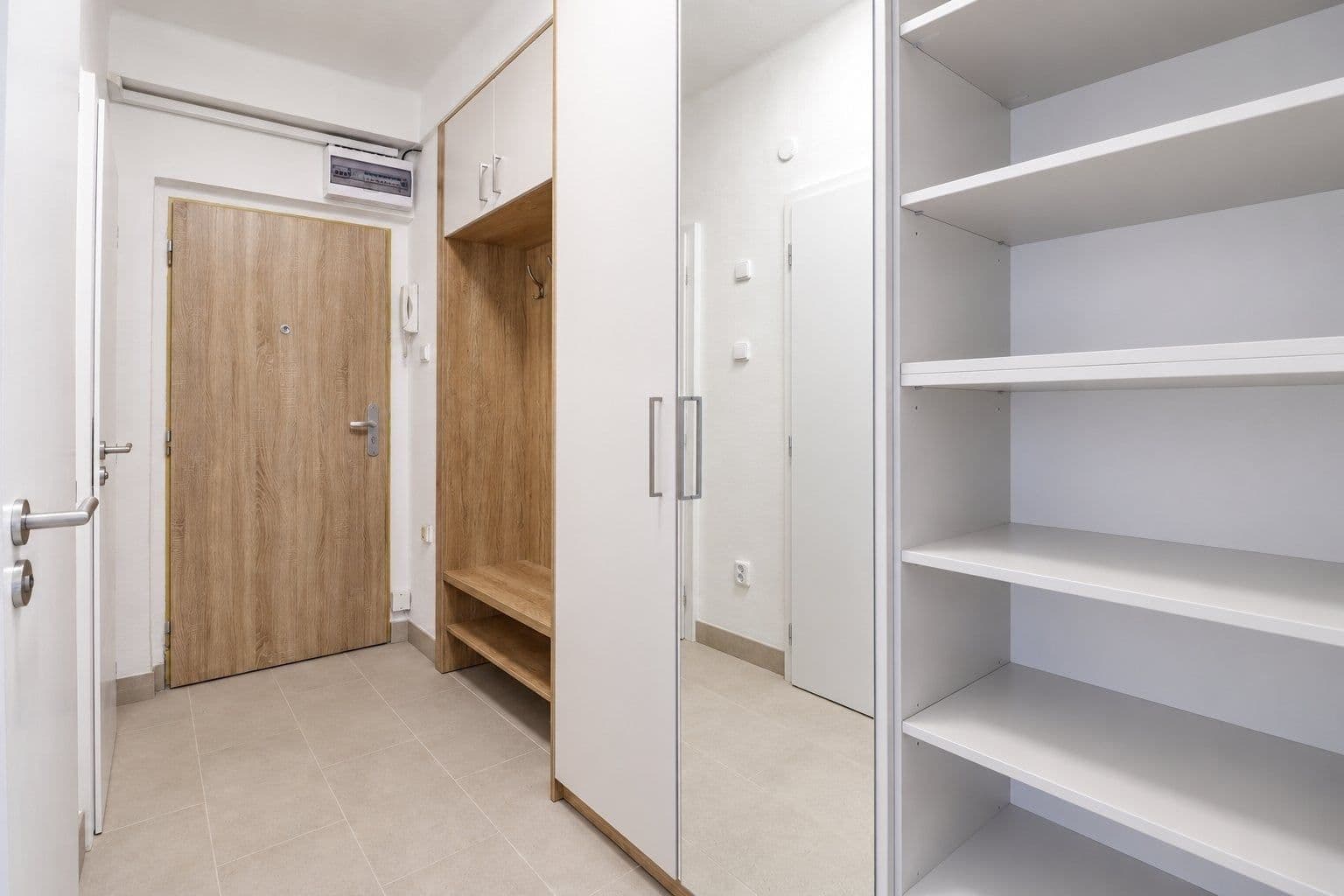 Pronájem bytu 2+1 49 m², Blatenská, Plzeň, Plzeňský kraj Pronájem bytu 2+1 49 m², Blatenská, Plzeň, Plzeňský kraj