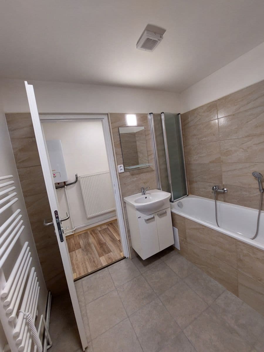 Pronájem bytu 1+1 55 m², Hodkovická, Liberec, Liberecký kraj Pronájem bytu 1+1 55 m², Hodkovická, Liberec, Liberecký kraj