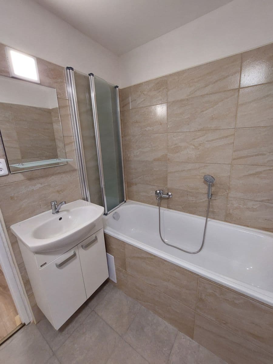 Pronájem bytu 1+1 55 m², Hodkovická, Liberec, Liberecký kraj Pronájem bytu 1+1 55 m², Hodkovická, Liberec, Liberecký kraj