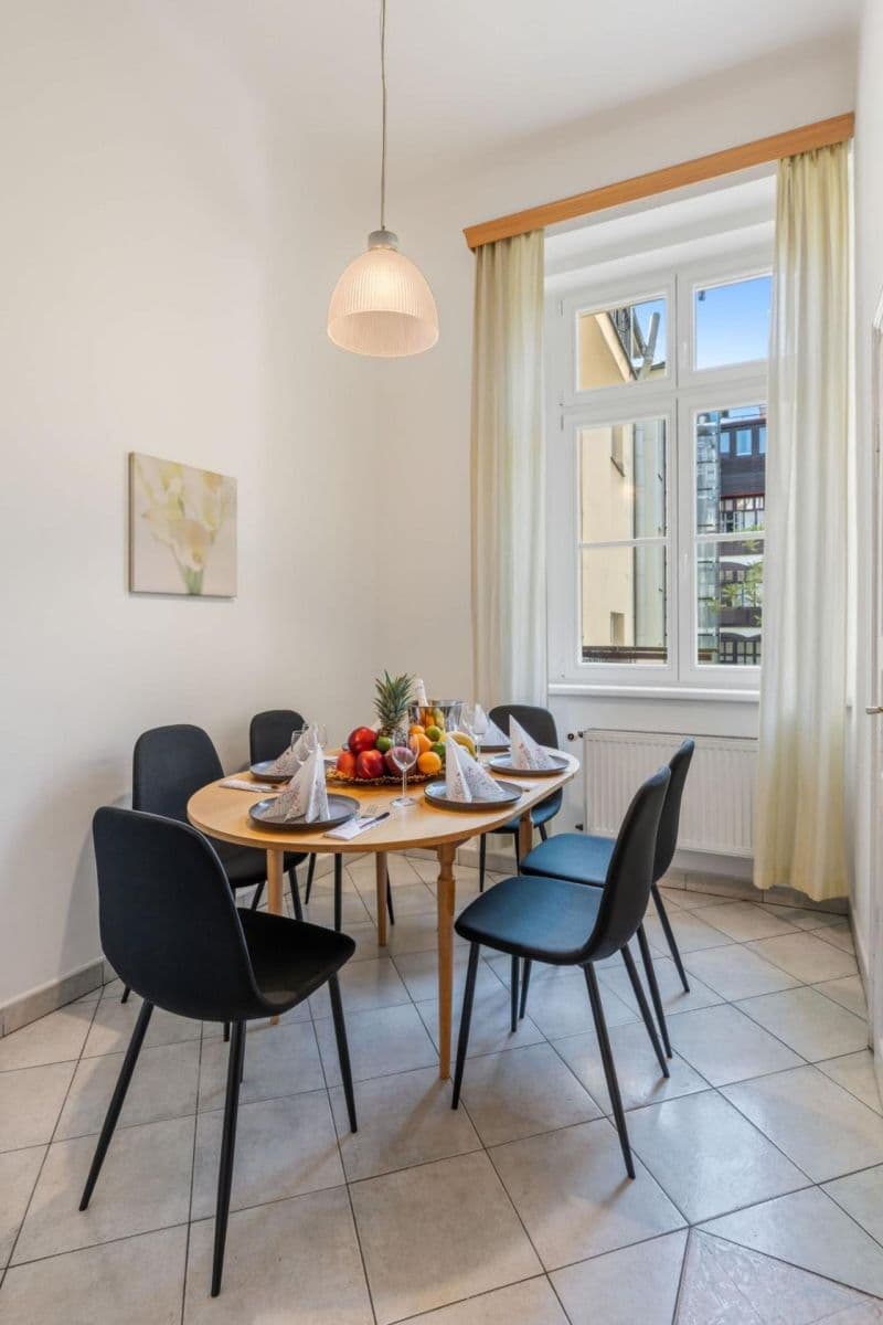 Pronájem bytu 3+1 151 m², Tyršova, Praha, Praha Pronájem bytu 3+1 151 m², Tyršova, Praha, Praha