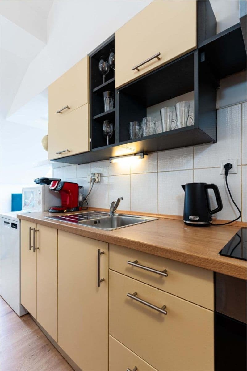 Pronájem bytu 3+1 134 m², Wenzigova, Praha, Praha Pronájem bytu 3+1 134 m², Wenzigova, Praha, Praha