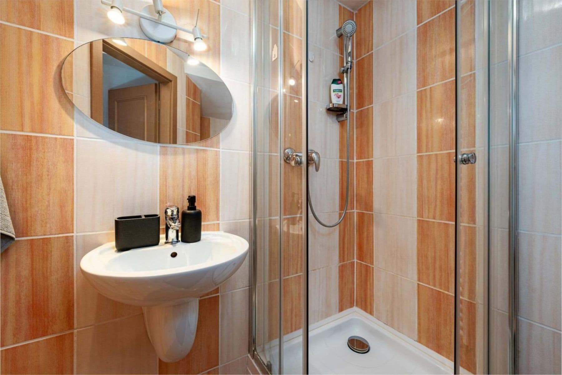 Pronájem bytu 3+1 134 m², Wenzigova, Praha, Praha Pronájem bytu 3+1 134 m², Wenzigova, Praha, Praha