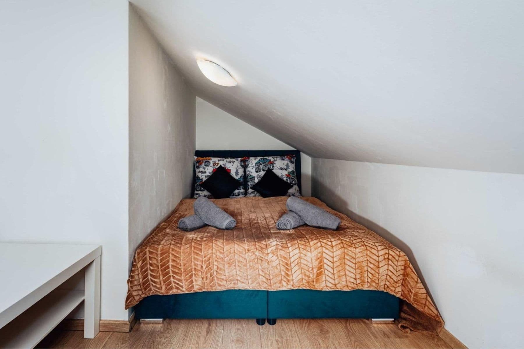 Pronájem bytu 3+1 134 m², Wenzigova, Praha, Praha Pronájem bytu 3+1 134 m², Wenzigova, Praha, Praha