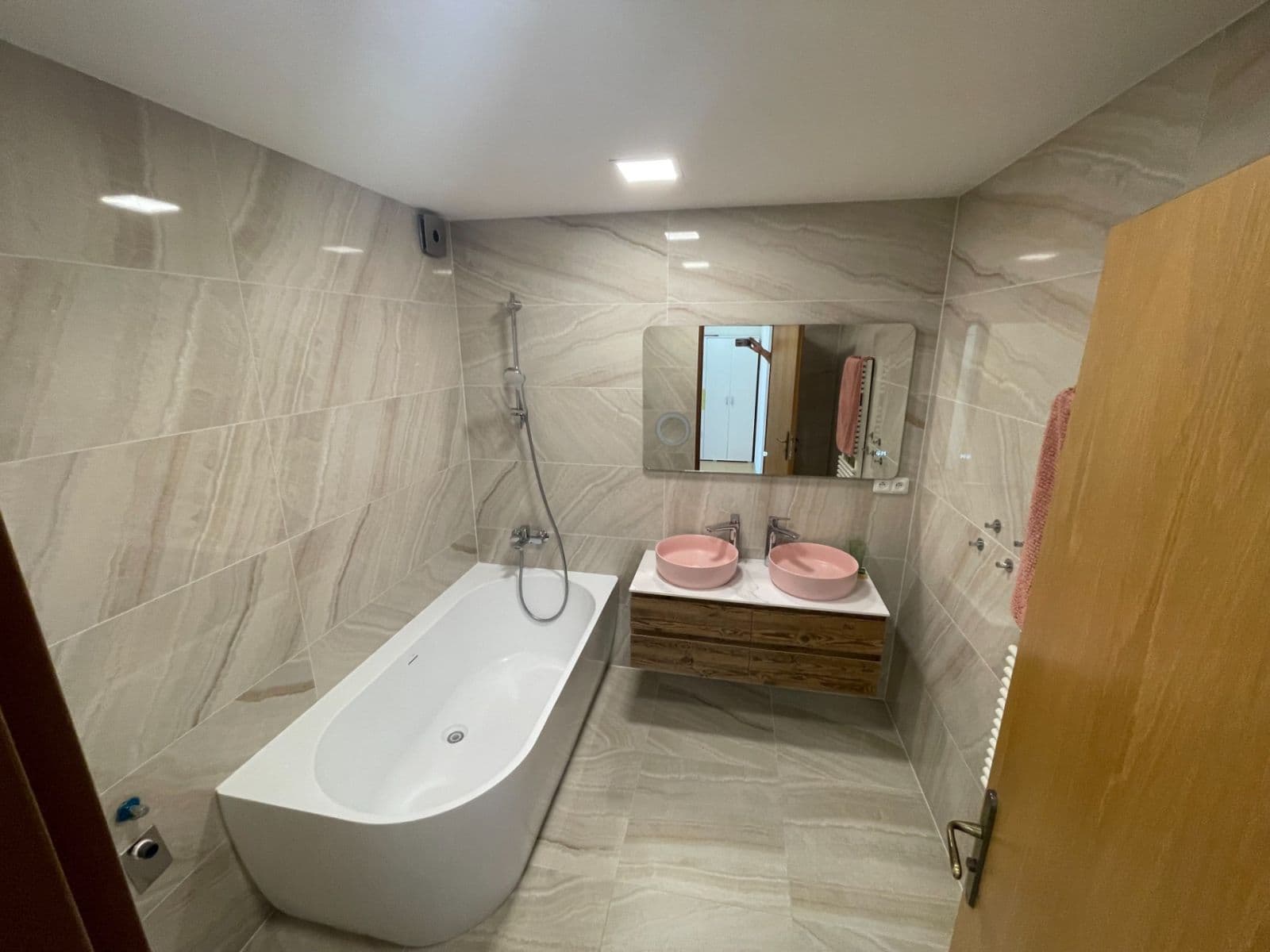 Pronájem bytu 2+kk 54 m², Ústavní, Praha, Praha Pronájem bytu 2+kk 54 m², Ústavní, Praha, Praha