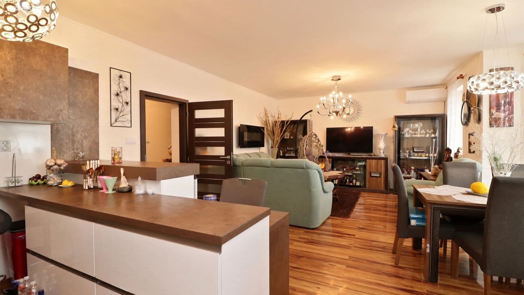 Prodej domu 233 m², pozemek 651 m², Božice, Jihomoravský kraj Prodej domu 233 m², pozemek 651 m², Božice, Jihomoravský kraj