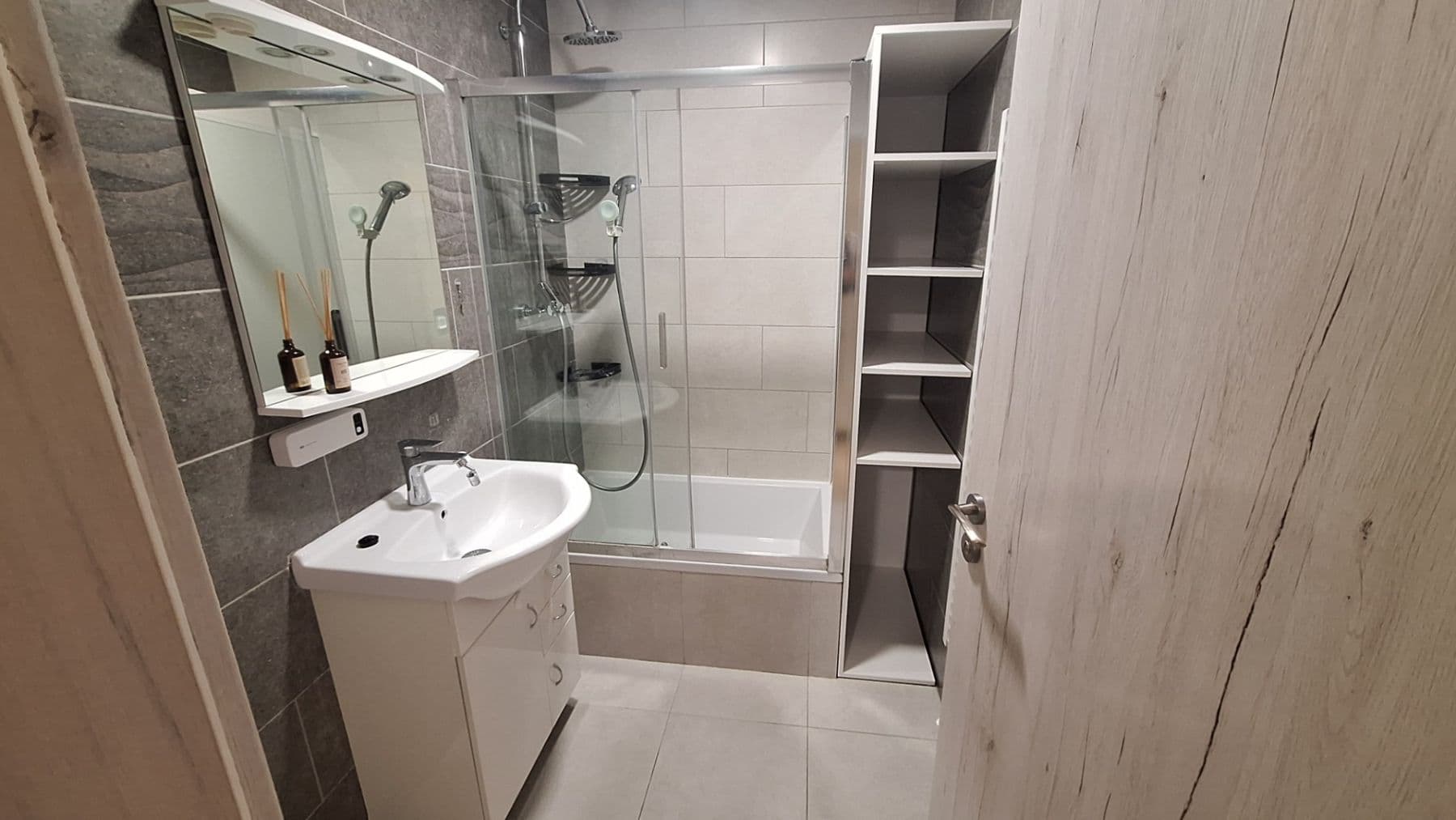 Pronájem bytu 3+kk 70 m², Frýdlantská, Praha, Praha Pronájem bytu 3+kk 70 m², Frýdlantská, Praha, Praha