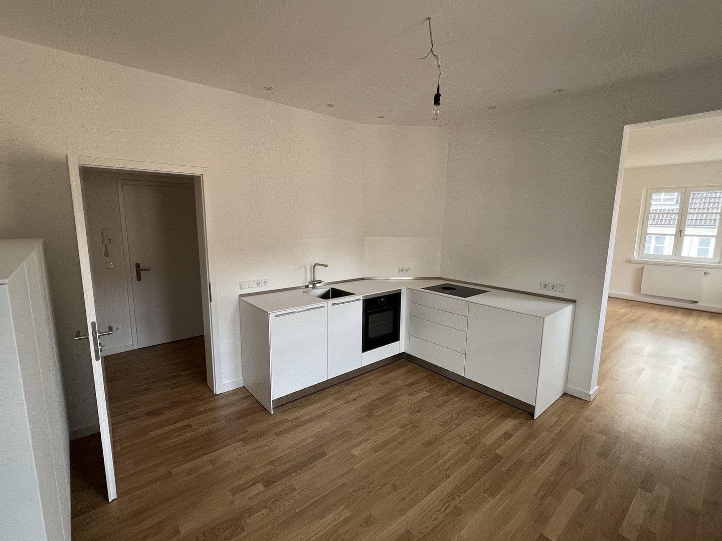 Pronájem bytu 3+1 80 m², Düsseldorf, Severní Porýní-Vestfálsko Pronájem bytu 3+1 80 m², Düsseldorf, Severní Porýní-Vestfálsko