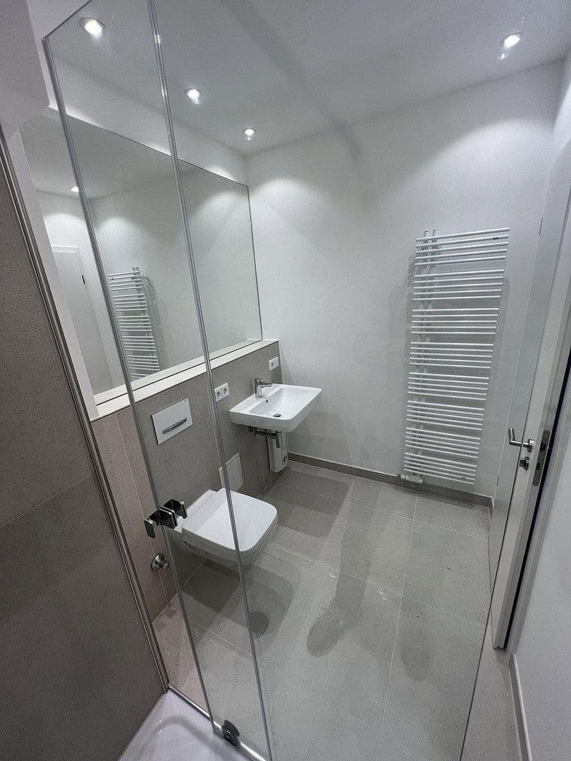 Pronájem bytu 3+1 80 m², Düsseldorf, Severní Porýní-Vestfálsko Pronájem bytu 3+1 80 m², Düsseldorf, Severní Porýní-Vestfálsko